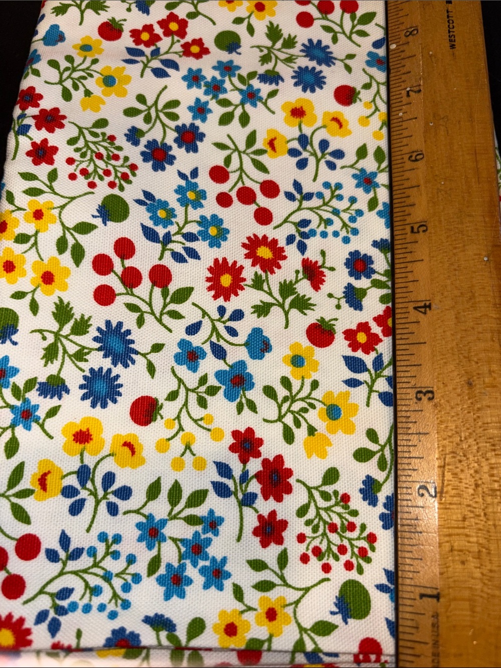 Vintage light denim White Floral Cotton‎ Fabric Red, Blue, Yellow Green D4